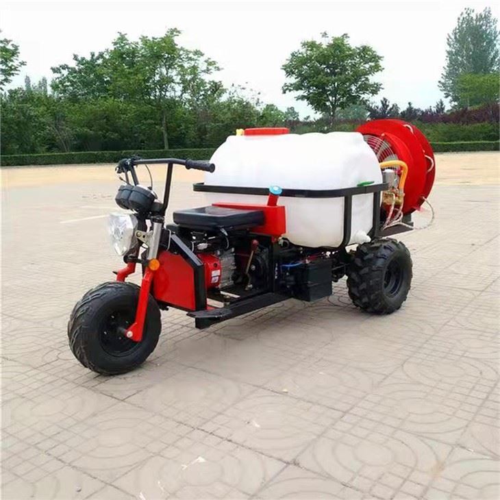PULVÉRISATEUR À RAMPE AUTOMOTEUR